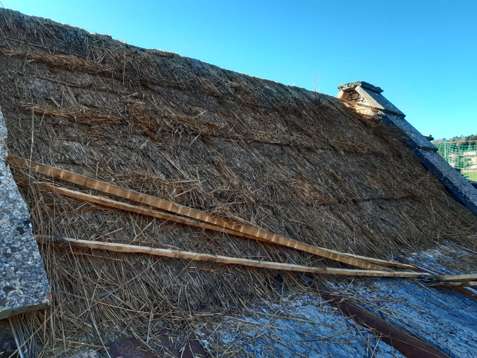 Vecchia copertura paglia